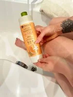 laSaponaria 2 az 1-ben tusfürdő és sampon BIO naranccsal és C-vitaminnal az egész család számára 30 ml - édes és élénkítő illattal