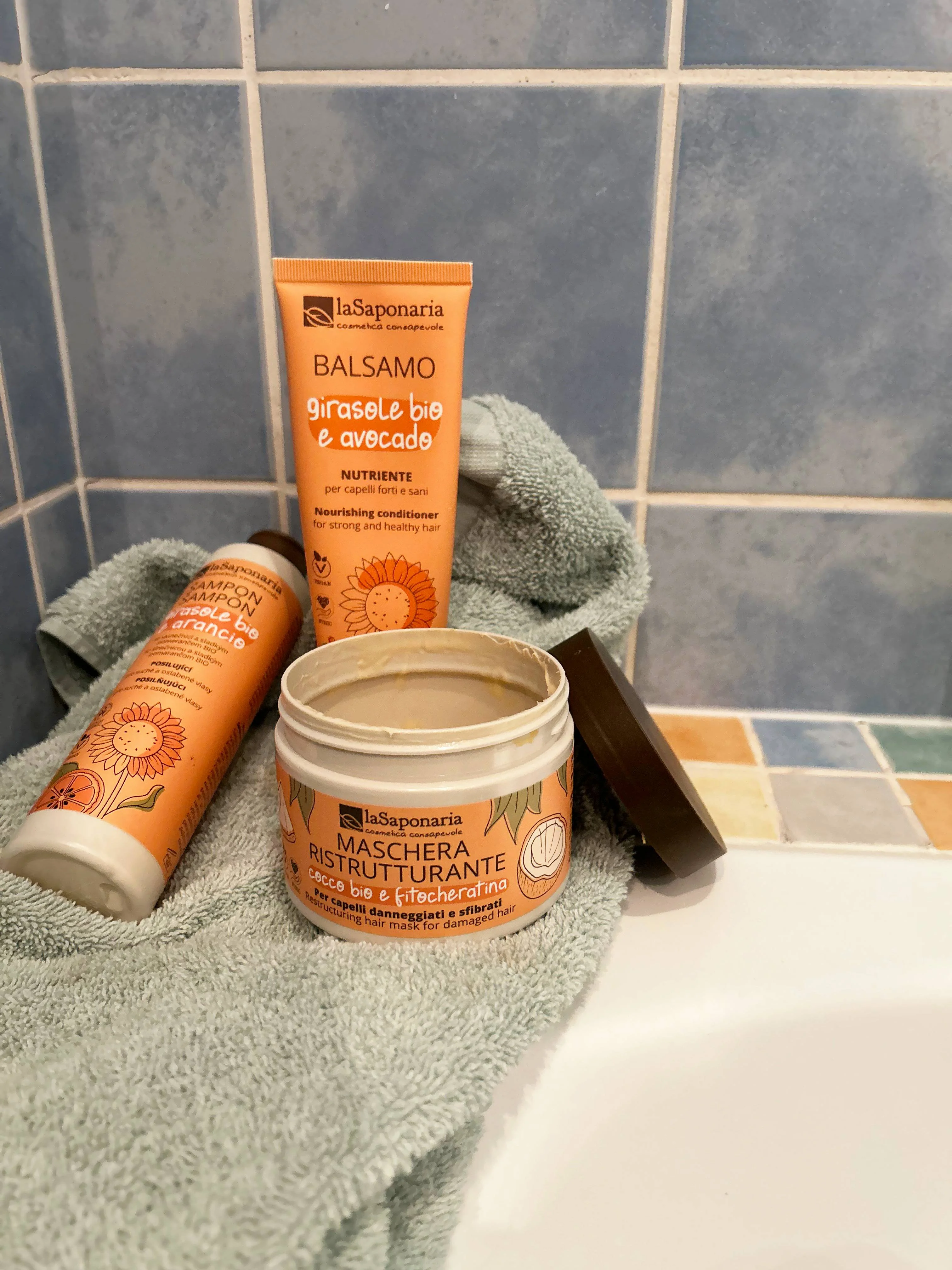 laSaponaria Tápláló hajkondicionáló napraforgóval és avokádóval száraz és károsodott hajra 30 ml