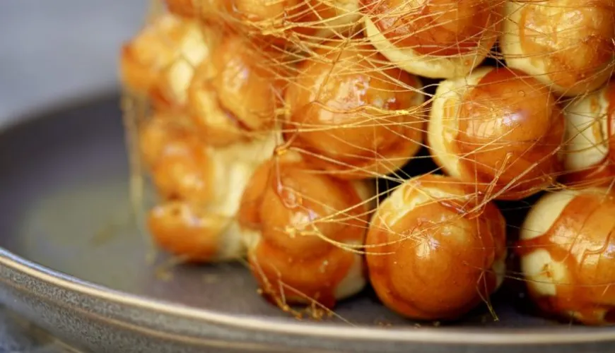 Készítsen croquembouche-t, és nyűgözze le vendégeit